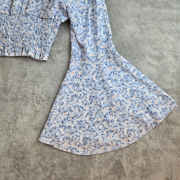 Romwe Top Womens Large Light Blue Floral Cropped Smocked Waist Long Bell Sleeve - Picture 7 of 11